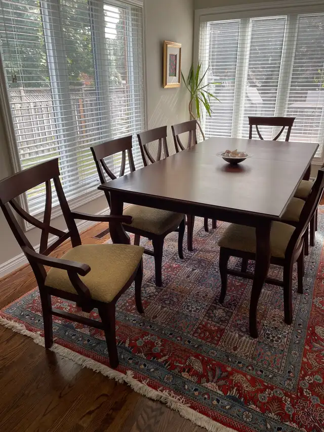 dinning table with matching sideboard and chairs in Dining Tables & Sets in Markham / York Region - Image 2