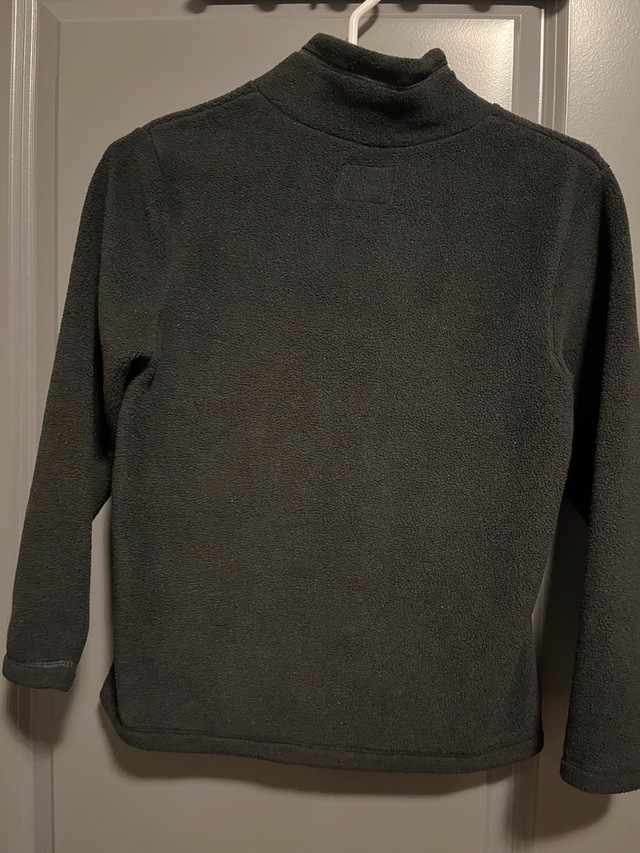 Boys black fleece pull over sweater - 7/8 in Kids & Youth in Calgary - Image 2