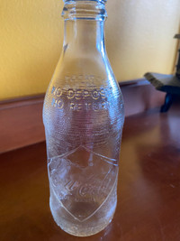 Vintage Diamond 10 FL OZ COCA-COLA Canadian Bottle No Deposit