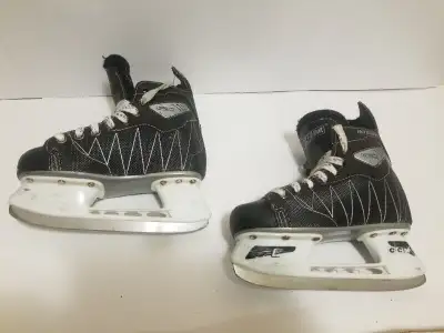 CCM INTRUDER HOCKEY SKATES YOUTH SIZE 13, View more