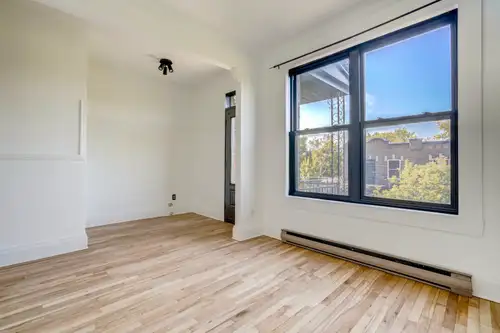 appartement 4 ½ spacieux, lumineux et fraîchement rénové 1 mois gratuit Disponible immédiatement – N...