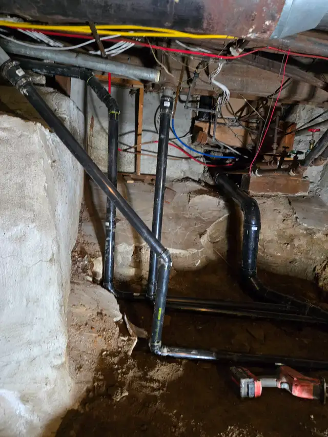 Plomberie Le Fil Bleu, Plumbing the Blue Wire418454807574620163