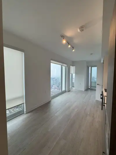 88 Queen west BRAND NEW 3b 2b for rent