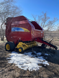 New Holland BR7090 Round Baler