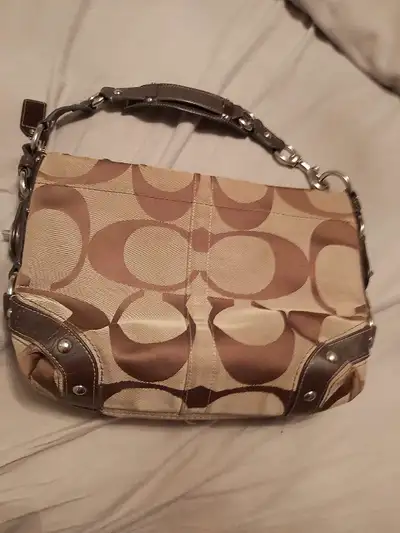 Coach purse handbag signature series E1126 - 18792M . Authentic Coach bag with sewn in black identif...
