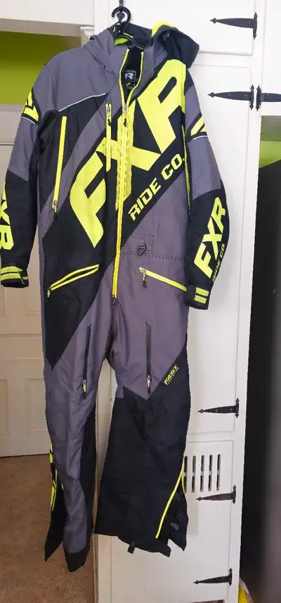 Very warm and comfortable snowmobile suite, size medium