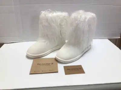 SHEEPSKIN BOOTS ( NEW IN BOX ) LADIES SIZE 6, 8 and 10, View more