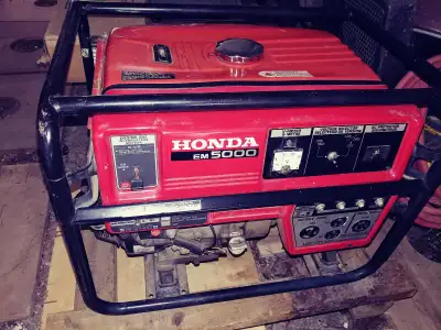 Honda generator EM 5000 watt 120 volt and 240 volt Great deal nice clean unit haven’t ran it for a y...