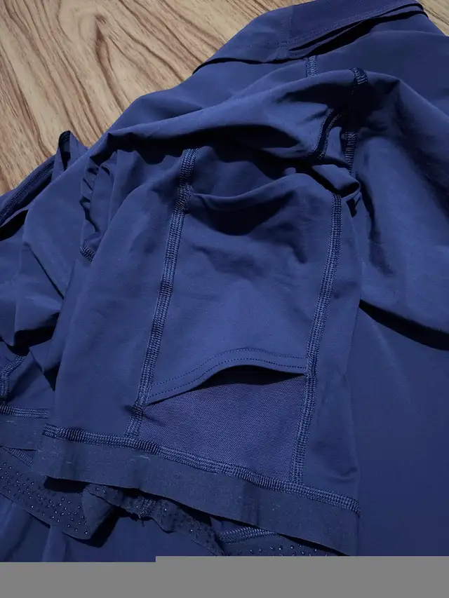 Lululemon Skirt Size 4 (xsmall) in Women's - Bottoms in City of Toronto - Image 7