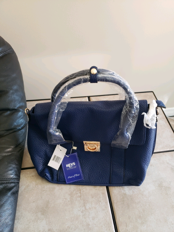 Heys Purse in Women's - Bags & Wallets in Ottawa - Image 3