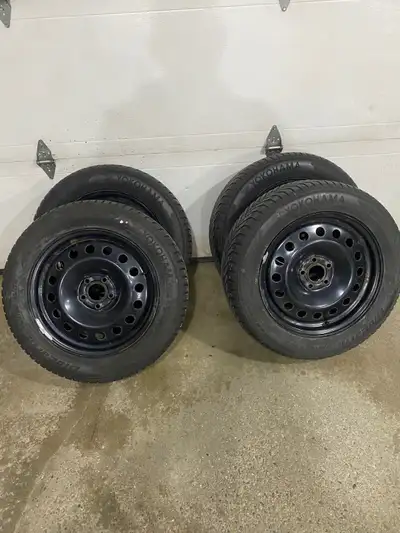 Ford Escape winter tires Bolt pattern 5X108 Very good condition $100.00 for 4