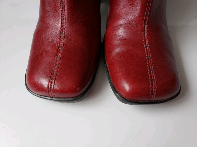 Bottes en cuir véritable pointure 8 dans Femmes - Chaussures  à Saint-Hyacinthe - Image 3