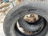 2 pneus hiver 195 65 r 15 - 80$