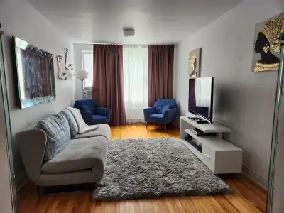 Private Bedroom in 2 Bedroom apt