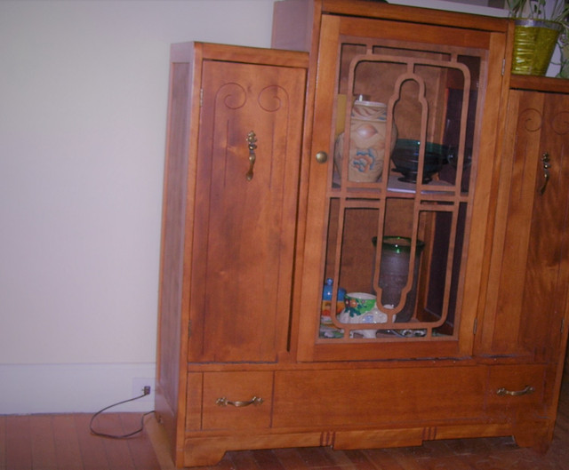 Vintage Art Deco Maple Wood Waterfall Cabinet w Glass Door in Arts & Collectibles in Calgary - Image 3