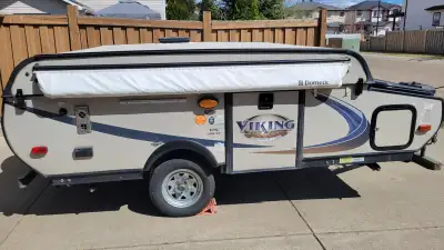 Viking 1906st by Forest River - sleeps 5 to 6 - 2 burner stove - 3 way fridge (12 VDC, 120VAC, propa...