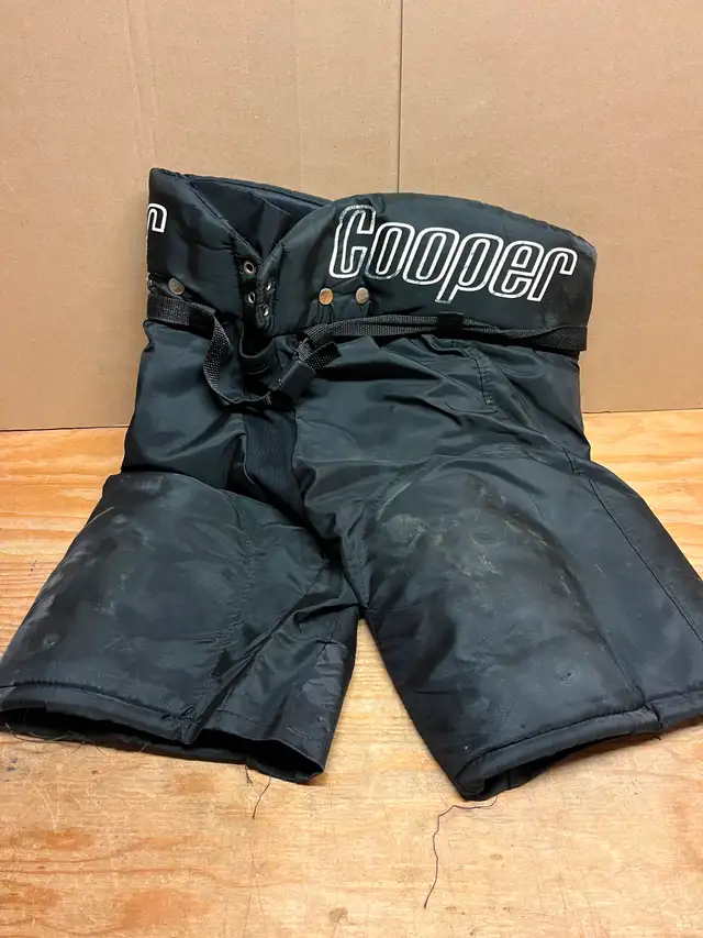Goalie Equipment in Hockey in Oakville / Halton Region - Image 6