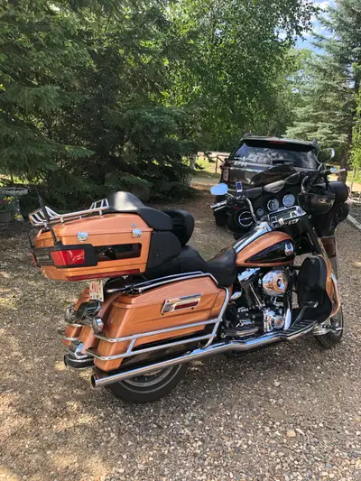 2008 Harley Ultra Classic Anniversary Edition. 23,000 km rides and drives like new. All lights have...