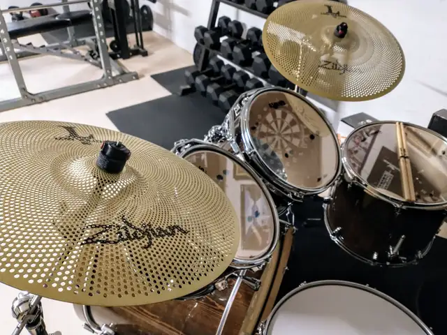 REDUCED!!! TAMA SuperStar Classic Maple Drumset/Zildjian Cymbals in Drums & Percussion in Edmundston - Image 4