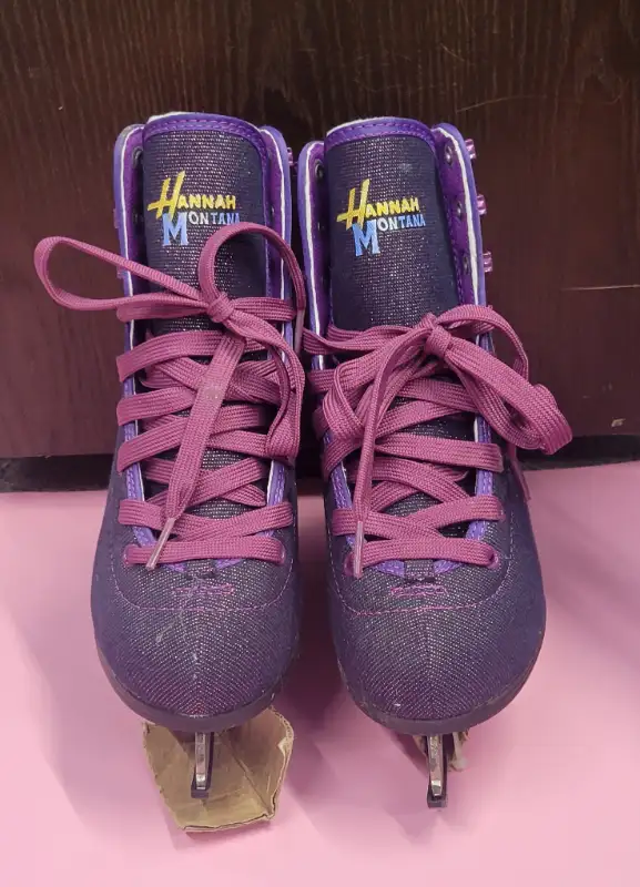 Dorel True Star Hannah Montana Figure Skates Size 3Y - Purple in Skates & Blades in Windsor Region - Image 4