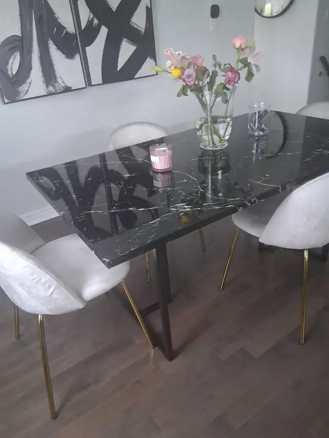 dining table (chairs and decore not included) in Dining Tables & Sets in Barrie - Image 2
