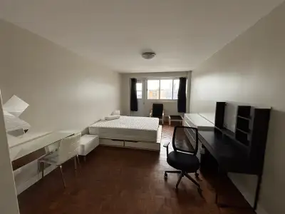 Private massive room for rent 1212 Avenue des Pins O, Montréal, QC H3G 1A9, Canada 1 massive Bedroom...