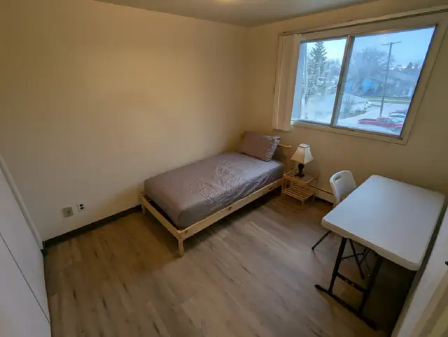 Room for rent in 2 BR apartment from September 1, Grant Park