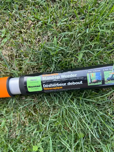 Effortlessly remove weeds with this Fiskars stand-up weeder, designed to eliminate bending and back...