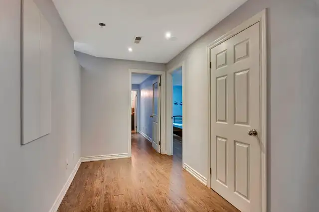 Semi Detached House for sale in Heartland Area Mississauga 3 Bed in Houses for Sale in Mississauga / Peel Region - Image 11