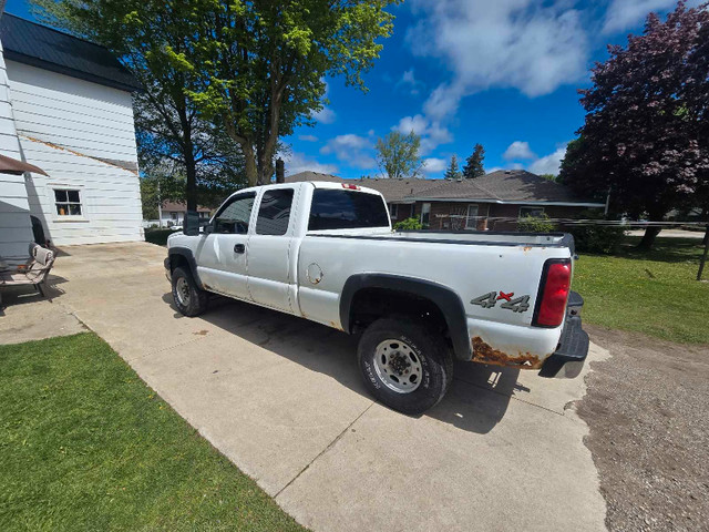 2005 silverado 2500 6.0L manual 5 spd 4x4 in Cars & Trucks in Owen Sound - Image 4