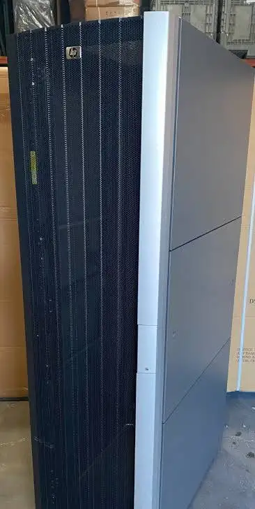 HP 42U Server Rack (10642 G2) in Servers in Oakville / Halton Region - Image 3
