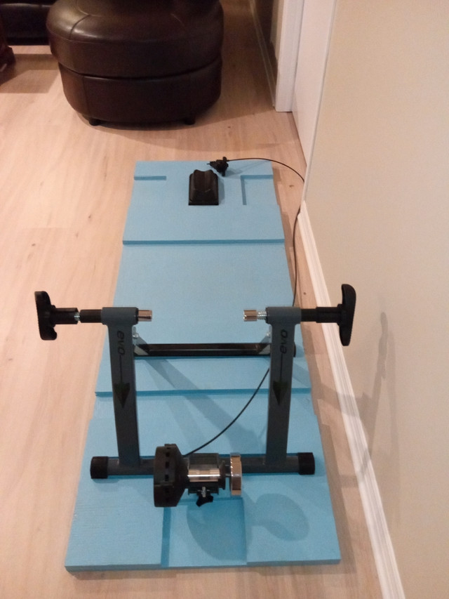 Base d'entraînement pour velo dans Appareils d'exercice domestique  à Saint-Jean-sur-Richelieu - Image 2