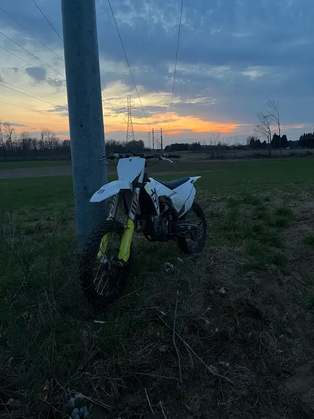 2019 fc250 in Dirt Bikes & Motocross in London - Image 8