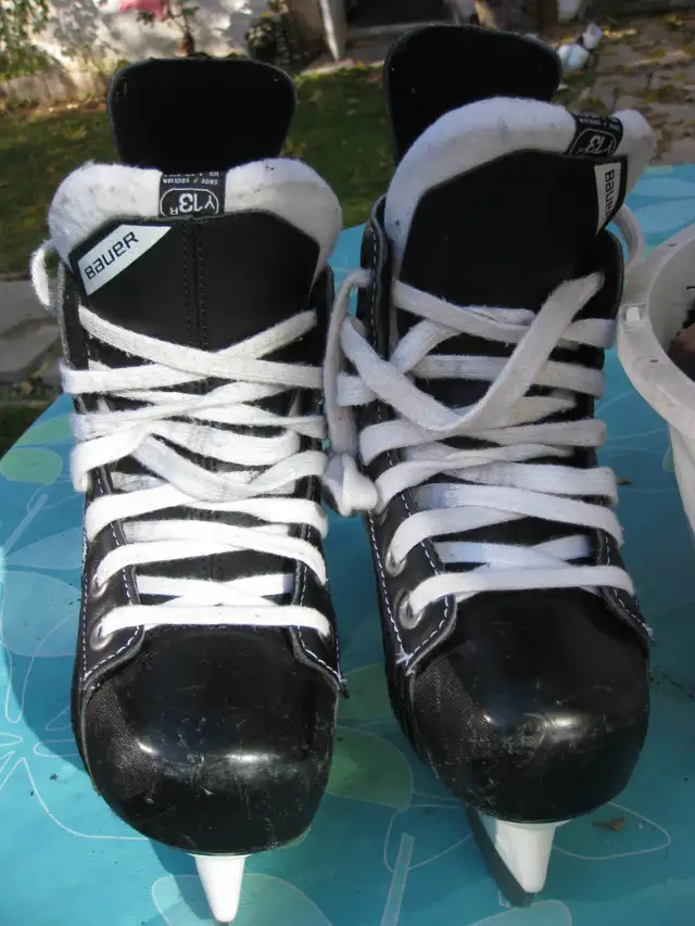 Youth BAUER NEXUS 55 Ice Hockey Skates Size 13 VGC in Hockey in Winnipeg - Image 4