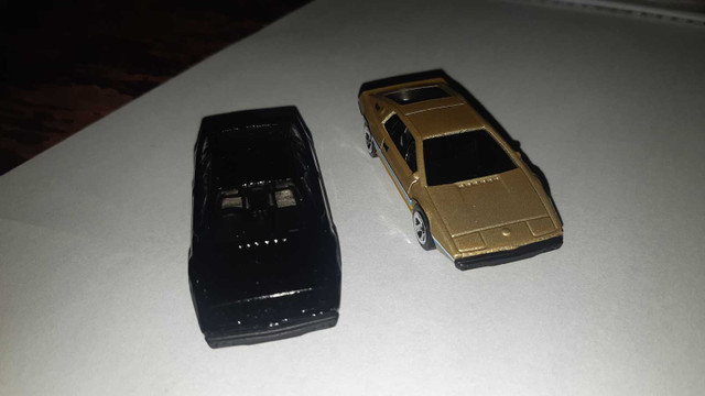 Lotus Esprit S1 loose Hot Wheels Multipack Exclusives lot of 2 in Toys & Games in Guelph - Image 2