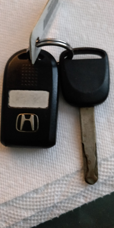 Honda Remote Fob with key in Other Parts & Accessories in Edmonton - Image 2