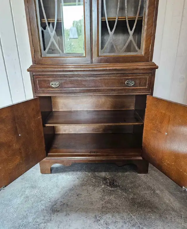 Vintage Tall China Cabinet in Hutches & Display Cabinets in Winnipeg - Image 10