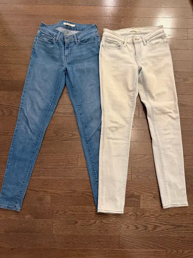 2 pairs of  Levis Jeans bundle in Women's - Bottoms in City of Toronto - Image 3