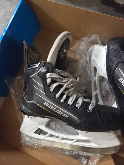 Hockey Skates Size 7.5 fit2 Bauer M40, View more