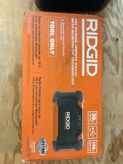 Listen to your favourite tunes on the job site with this new Ridgid 18V hybrid jobsite radio with Bl...