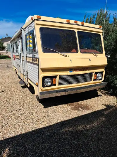 1978 GMC Triple E Motorhome 454 V8 GMC motor 400 turbo transmission 49,454 kms 24' long Bumper to Bu...