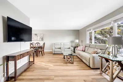 6-bedroom fully furnished home - LOCATION LOCATION! I will NOT respond to "Is this available?" I wil...
