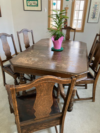 Dining room table and 6 chairs 