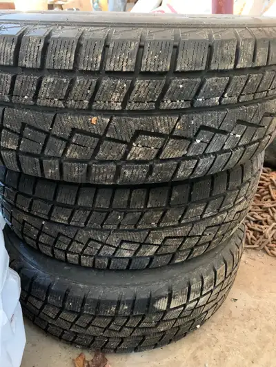 Snow tires on rims. Pick up in Orillia. Cash only. 225/60R17