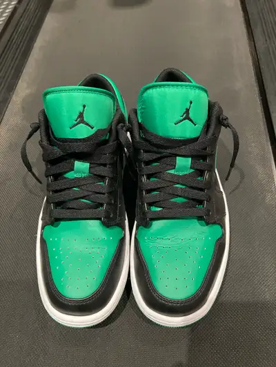 Size 9 men Used but excellent condition Message asap