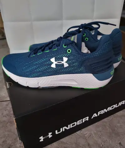 Boys / Youth Under Armour Charged Running Shoes Size 6.5, View more