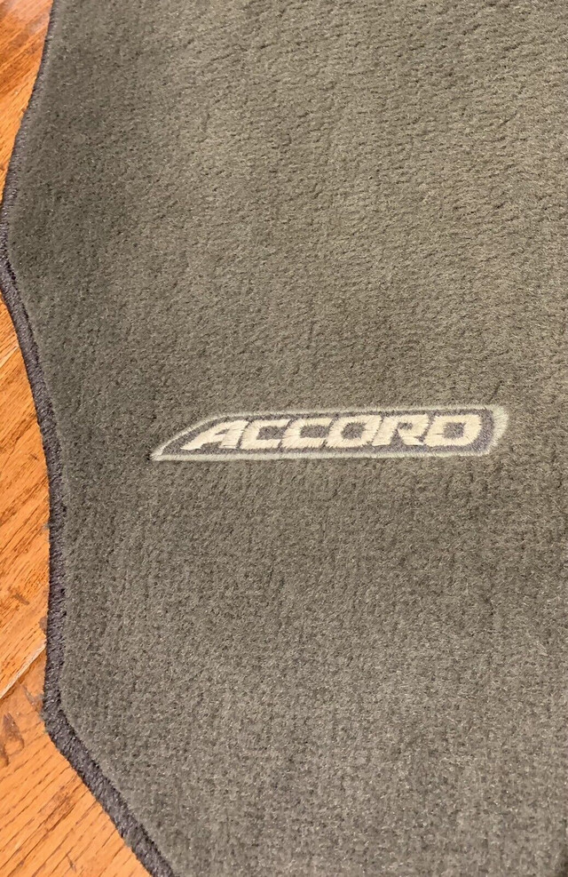 HONDA ACCORD OEM FLOOR MATS dans Autres pièces et accessoires  à Ville de Montréal