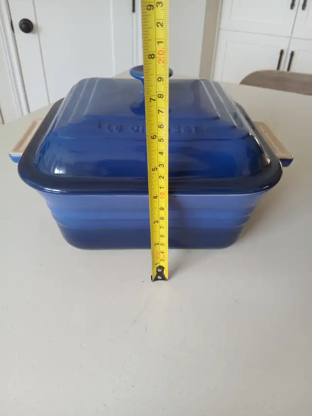 Le Creuset 3 Qt Cobalt Blue Stoneware Square Casserole Baking in Kitchen & Dining Wares in Calgary - Image 9