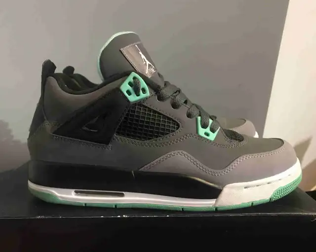 Nike Air Jordan 4 Green Glow 7y in Men's Shoes in City of Toronto - Image 2