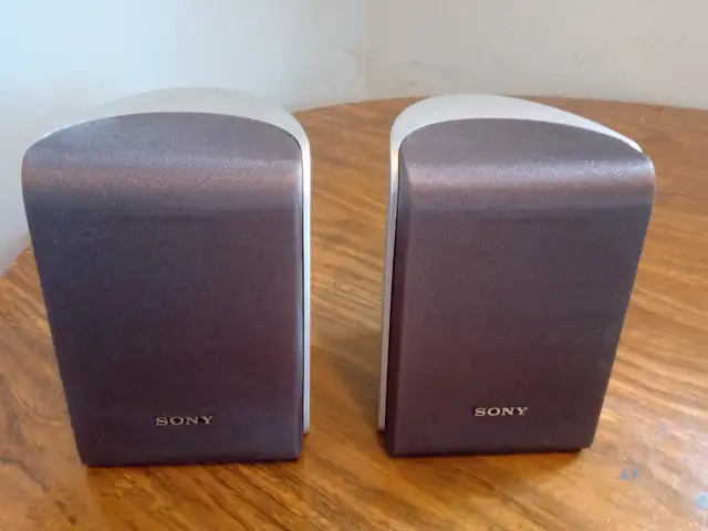 SONY Book Shelf Speakers 10-100 W peak power. 4-8 Ohms BRANDNEW in Stereo Systems & Home Theatre in Mississauga / Peel Region - Image 3